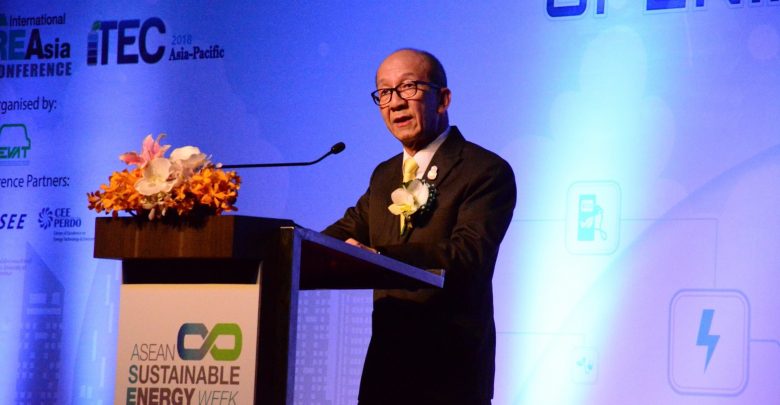 泰國能源部長和暹羅水泥一起合作，目標是30％的可再生能源