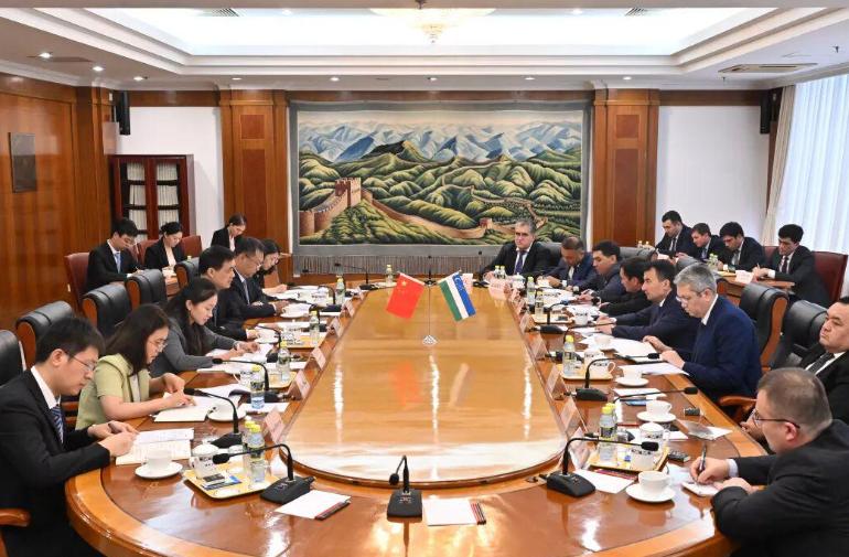 國(guó)家發(fā)展改革委副主任周海兵會(huì)見(jiàn)烏茲別克斯坦副總理霍賈耶夫