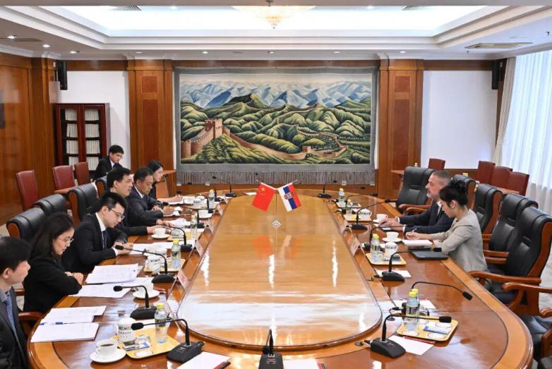 國(guó)家發(fā)展改革委副主任周海兵會(huì)見(jiàn)塞爾維亞總統(tǒng)特使、對(duì)華合作國(guó)家協(xié)調(diào)委員會(huì)成員巴西奇