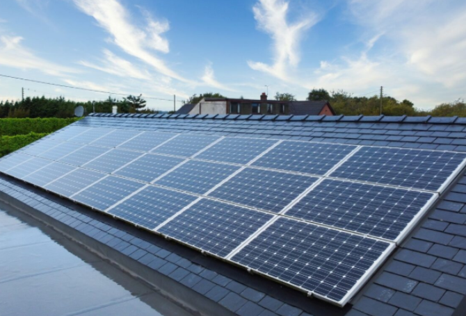 英國(guó)將斥資200億美元用于家庭節(jié)能改造，并強(qiáng)制新建房屋安裝光伏發(fā)電系統(tǒng)